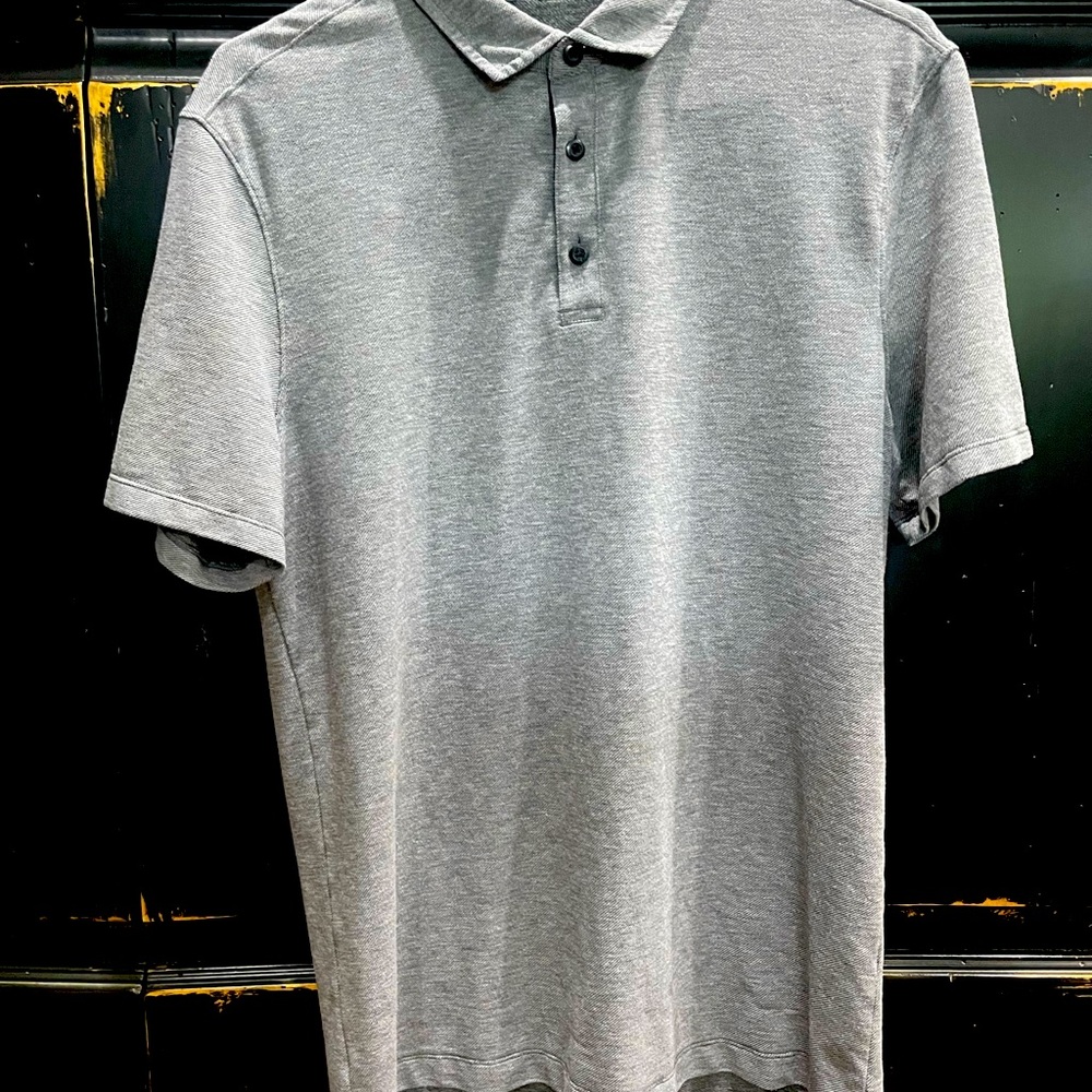 Lululemon Polo-M with collar button